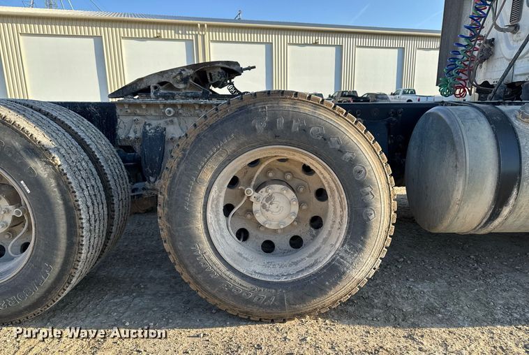 image for item EM3571 2016 Freightliner Cascadia 125 semi truck