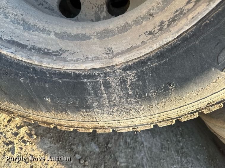 image for item EM3571 2016 Freightliner Cascadia 125 semi truck