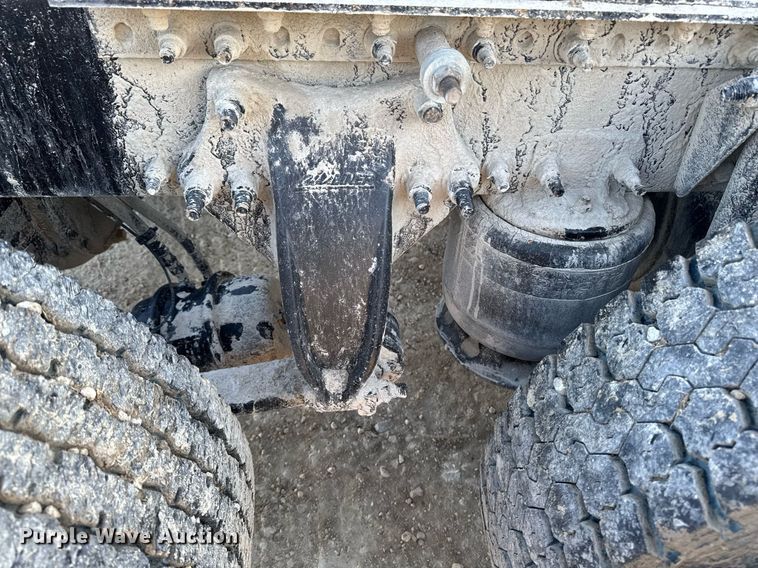 image for item EM3571 2016 Freightliner Cascadia 125 semi truck