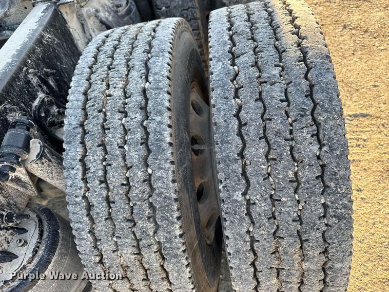 image for item EM3571 2016 Freightliner Cascadia 125 semi truck