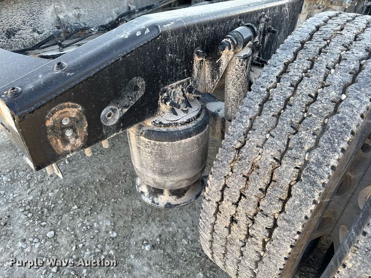 image for item EM3571 2016 Freightliner Cascadia 125 semi truck