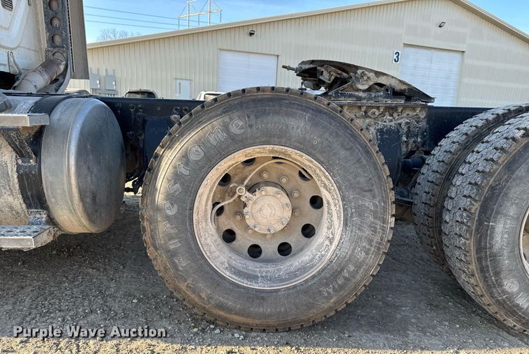 image for item EM3571 2016 Freightliner Cascadia 125 semi truck