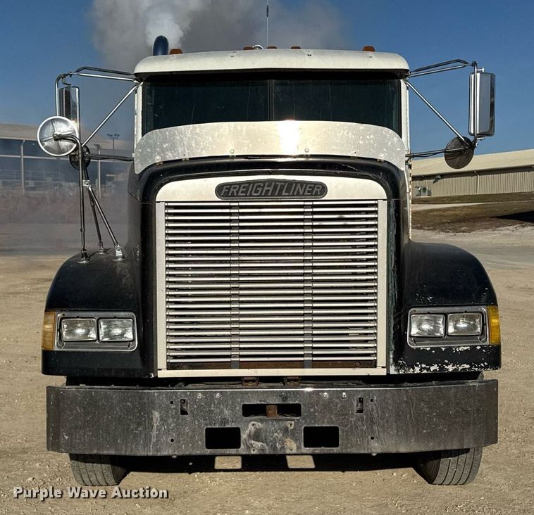 image for item EM3574 1995 Freightliner FLD120 semi truck