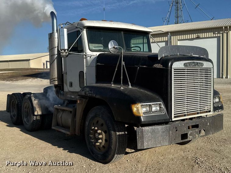 image for item EM3574 1995 Freightliner FLD120 semi truck