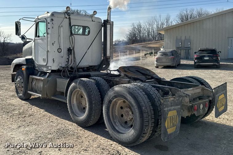 image for item EM3574 1995 Freightliner FLD120 semi truck