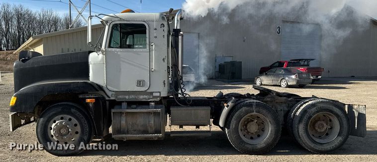 image for item EM3574 1995 Freightliner FLD120 semi truck