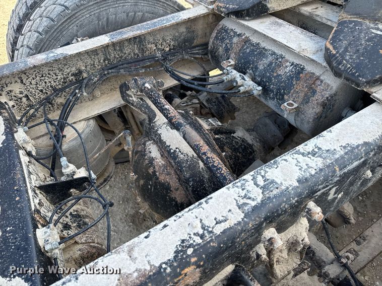 image for item EM3574 1995 Freightliner FLD120 semi truck