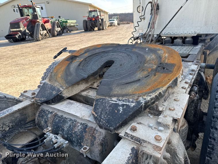 image for item EM3574 1995 Freightliner FLD120 semi truck