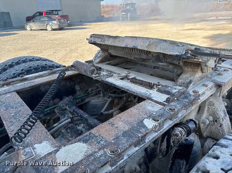 image for item EM3574 1995 Freightliner FLD120 semi truck