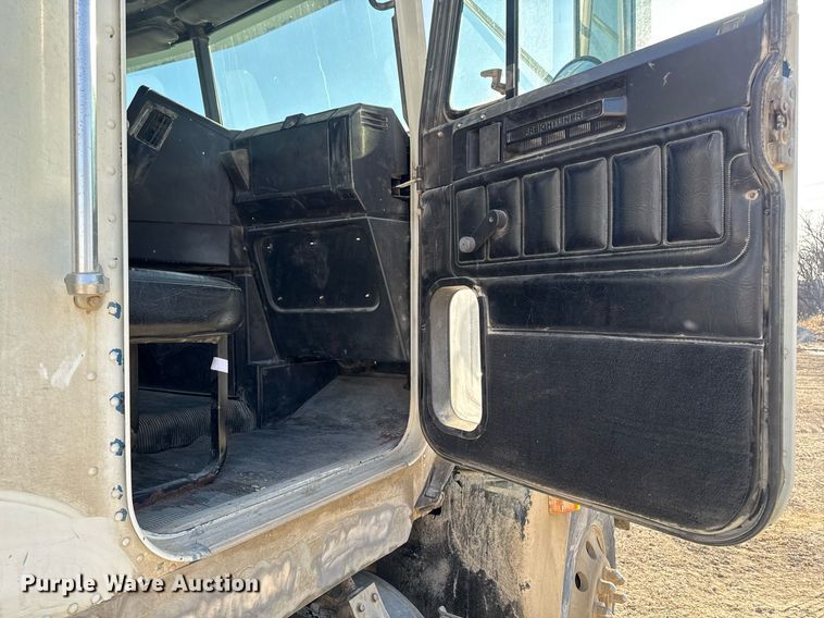 image for item EM3574 1995 Freightliner FLD120 semi truck