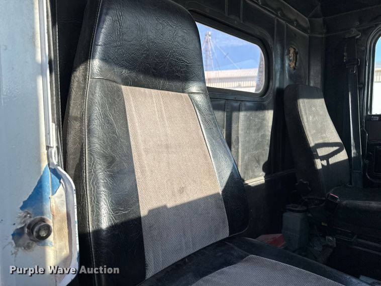 image for item EM3574 1995 Freightliner FLD120 semi truck