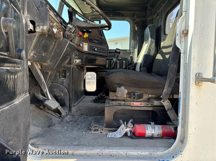 image for item EM3574 1995 Freightliner FLD120 semi truck