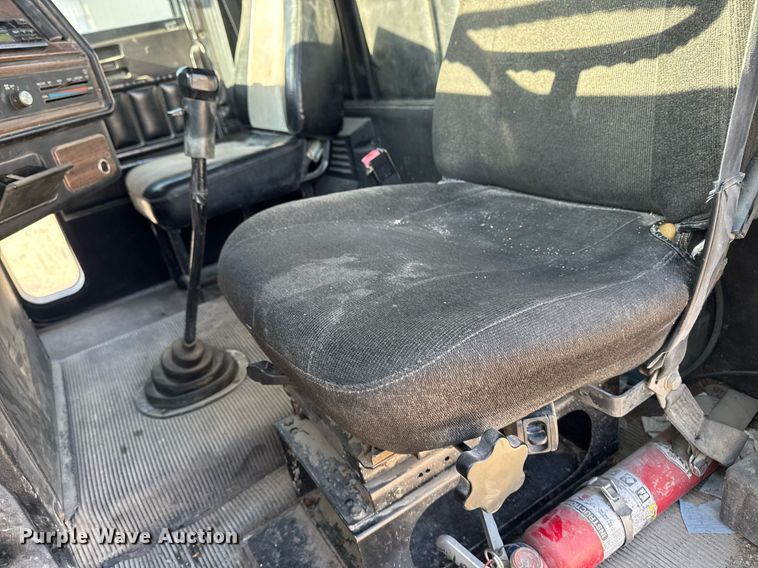 image for item EM3574 1995 Freightliner FLD120 semi truck