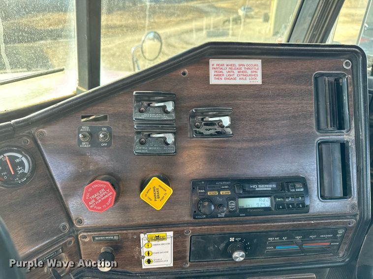 image for item EM3574 1995 Freightliner FLD120 semi truck