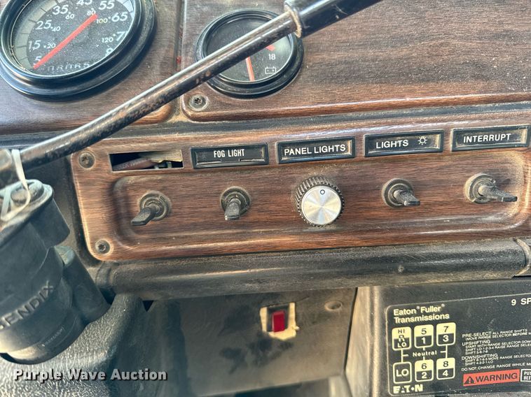 image for item EM3574 1995 Freightliner FLD120 semi truck