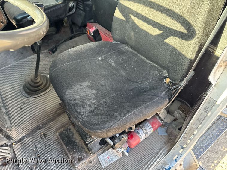 image for item EM3574 1995 Freightliner FLD120 semi truck