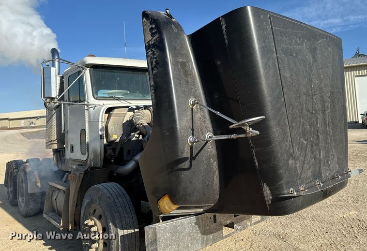 image for item EM3574 1995 Freightliner FLD120 semi truck