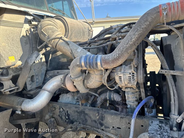 image for item EM3574 1995 Freightliner FLD120 semi truck