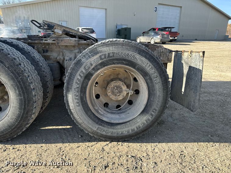 image for item EM3574 1995 Freightliner FLD120 semi truck