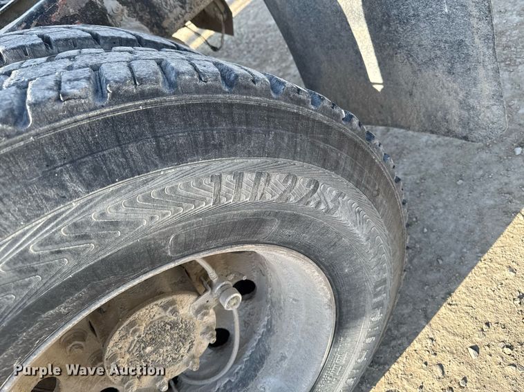 image for item EM3574 1995 Freightliner FLD120 semi truck