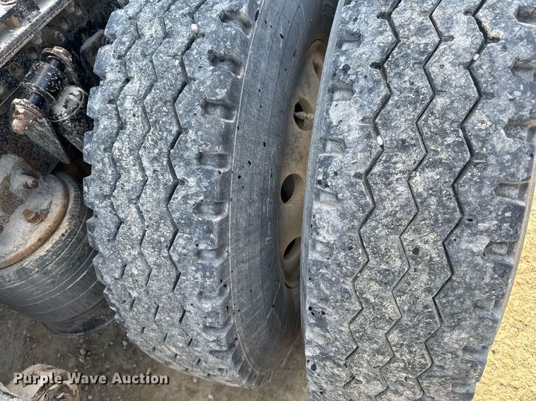 image for item EM3574 1995 Freightliner FLD120 semi truck