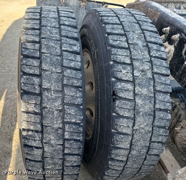 image for item EM3574 1995 Freightliner FLD120 semi truck