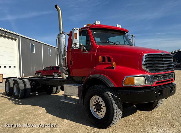 image for item EM3582 2005 Sterling LT9500 truck cab and chassis