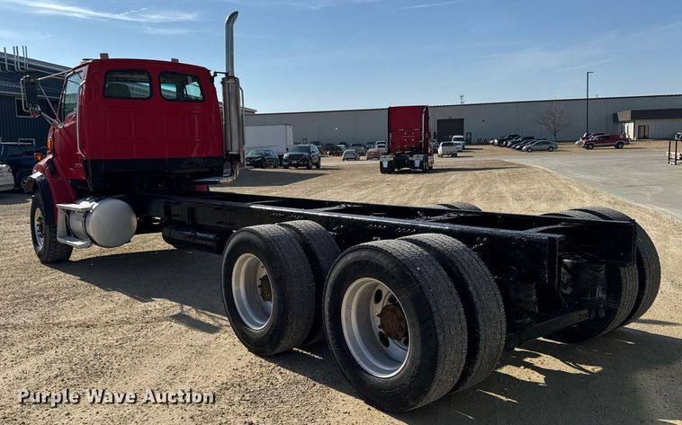 image for item EM3582 2005 Sterling LT9500 truck cab and chassis