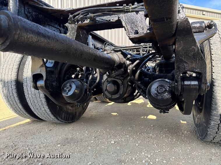 image for item EM3582 2005 Sterling LT9500 truck cab and chassis