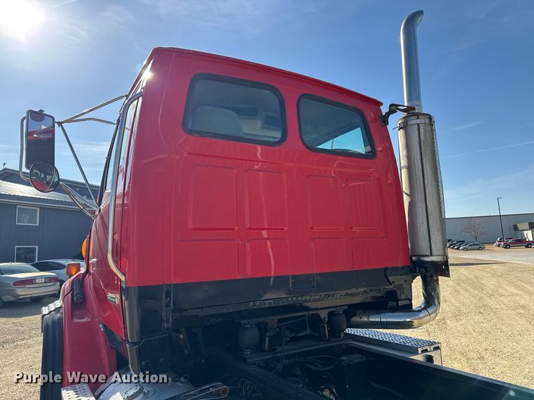 image for item EM3582 2005 Sterling LT9500 truck cab and chassis