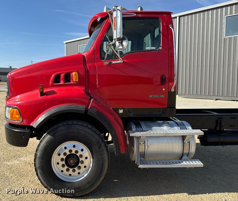 image for item EM3582 2005 Sterling LT9500 truck cab and chassis