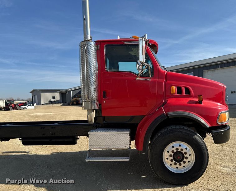 image for item EM3582 2005 Sterling LT9500 truck cab and chassis