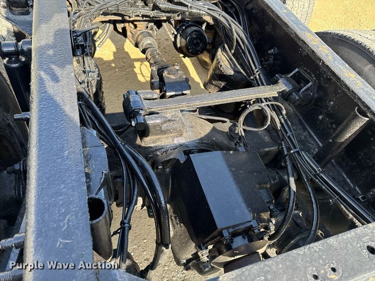 image for item EM3582 2005 Sterling LT9500 truck cab and chassis