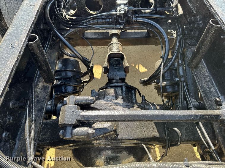 image for item EM3582 2005 Sterling LT9500 truck cab and chassis