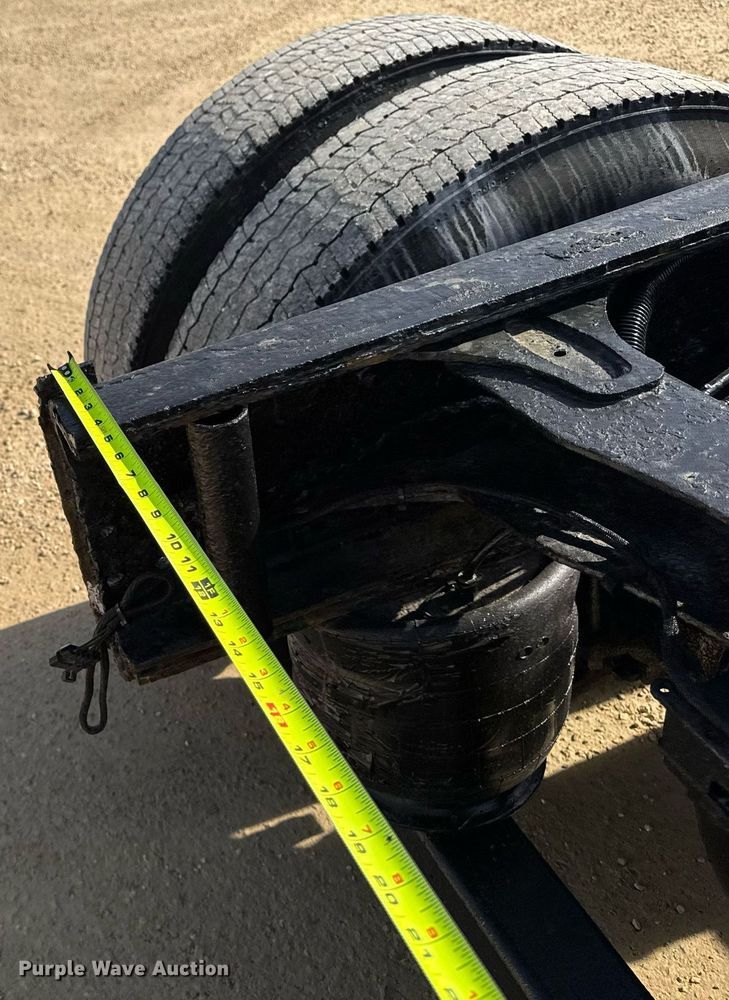 image for item EM3582 2005 Sterling LT9500 truck cab and chassis