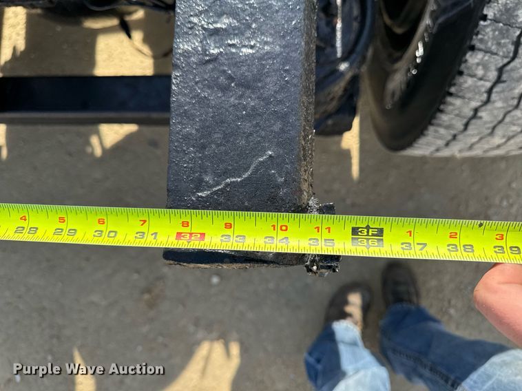 image for item EM3582 2005 Sterling LT9500 truck cab and chassis