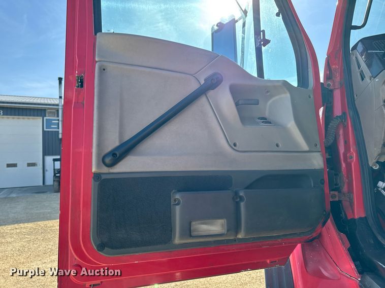 image for item EM3582 2005 Sterling LT9500 truck cab and chassis