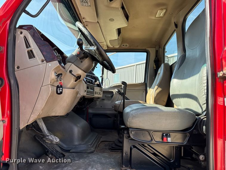 image for item EM3582 2005 Sterling LT9500 truck cab and chassis