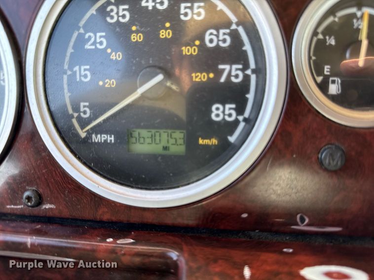 image for item EM3582 2005 Sterling LT9500 truck cab and chassis