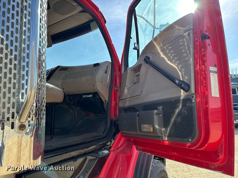 image for item EM3582 2005 Sterling LT9500 truck cab and chassis