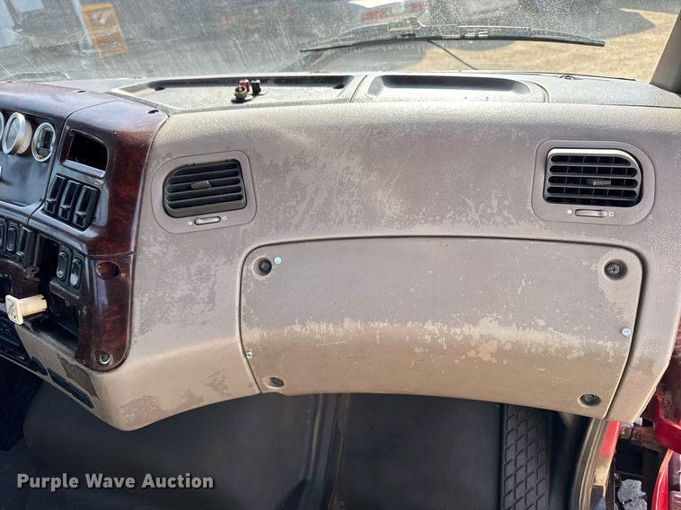 image for item EM3582 2005 Sterling LT9500 truck cab and chassis