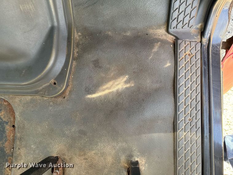 image for item EM3582 2005 Sterling LT9500 truck cab and chassis