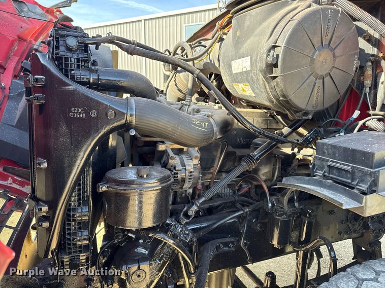 image for item EM3582 2005 Sterling LT9500 truck cab and chassis