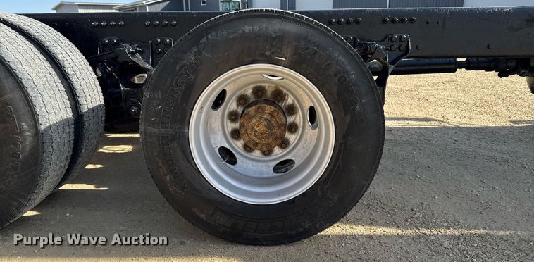 image for item EM3582 2005 Sterling LT9500 truck cab and chassis