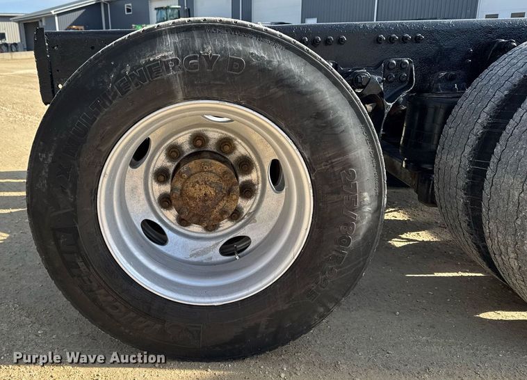 image for item EM3582 2005 Sterling LT9500 truck cab and chassis