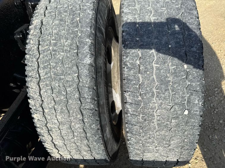 image for item EM3582 2005 Sterling LT9500 truck cab and chassis