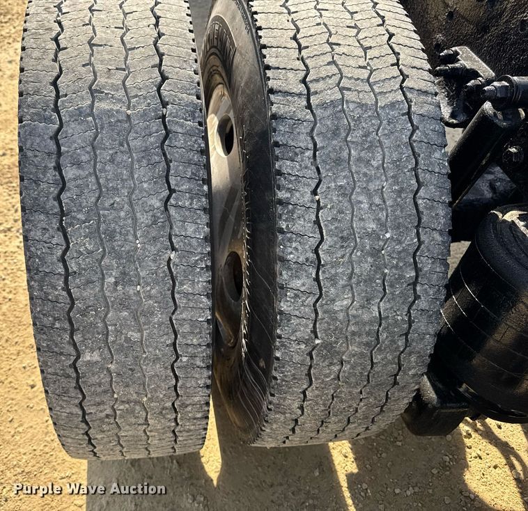 image for item EM3582 2005 Sterling LT9500 truck cab and chassis