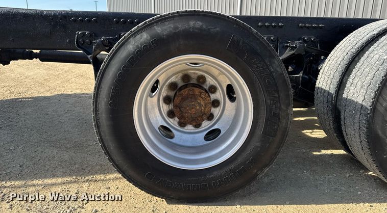 image for item EM3582 2005 Sterling LT9500 truck cab and chassis