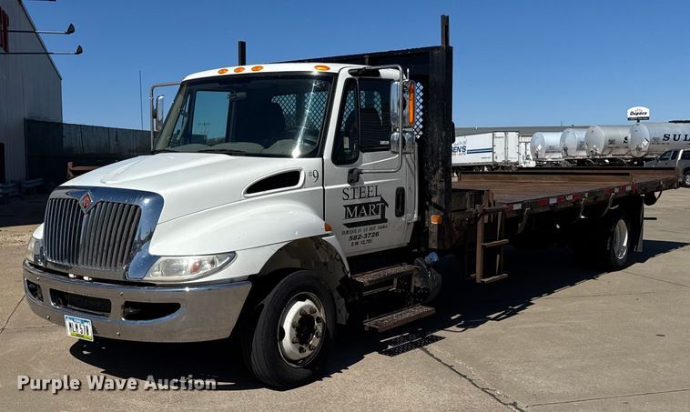 image for item EM3706 2017 International 4300SBA LP  flatbed truck