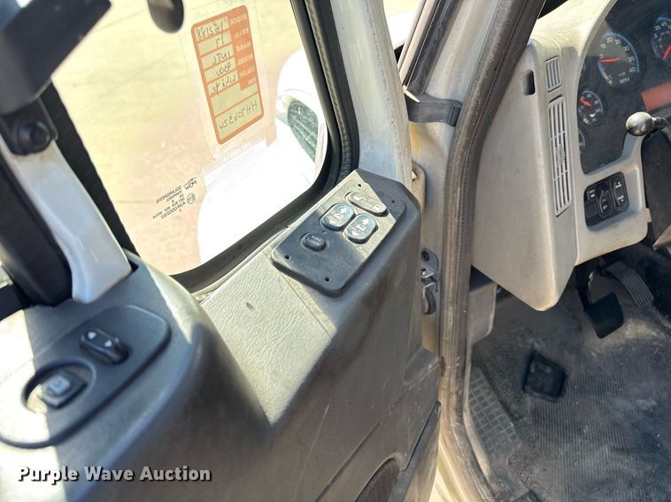 image for item EM3706 2017 International 4300SBA LP  flatbed truck